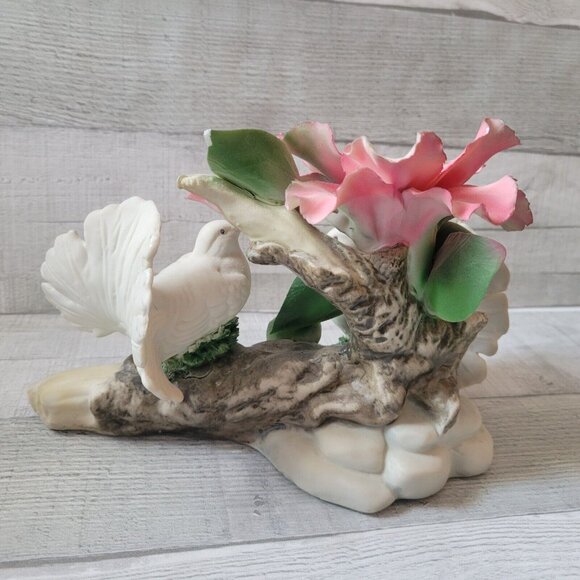 CAPODIMONTE BIRD FIGURINE OF TWO WHITE DOVES WITH PINK FLOWERS - Picture 3 of 10